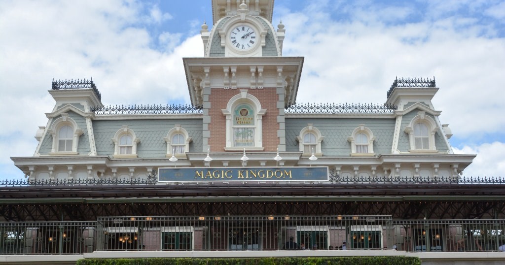 Guide to Rope Drop Magic Kingdom in Disney World Magical Guides