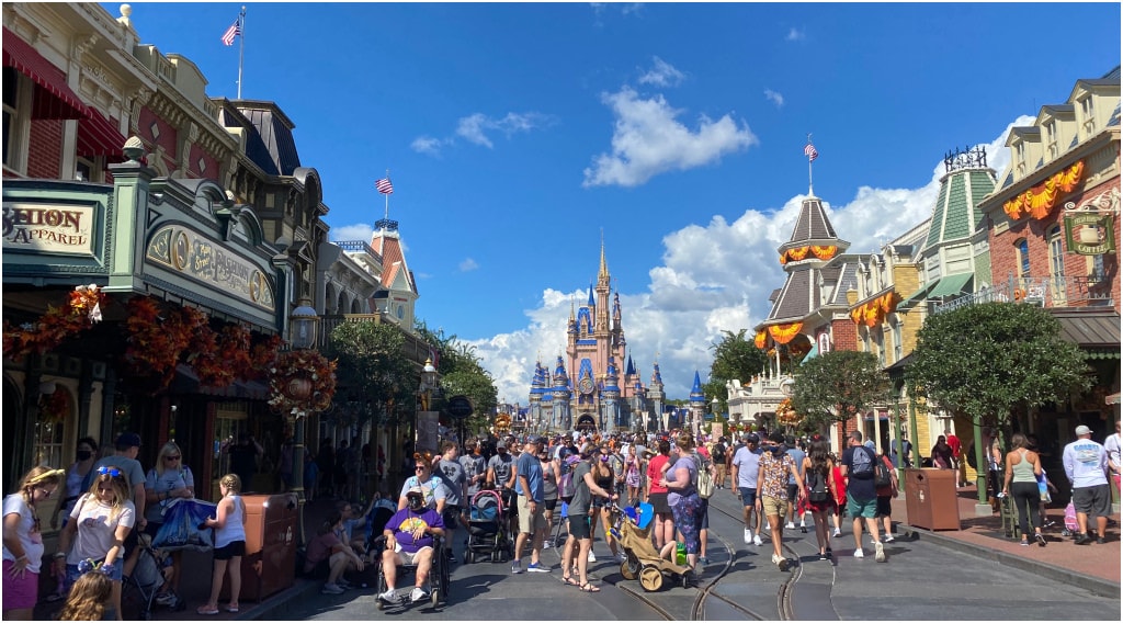 Magic Kingdom busy at Lunchtime. 