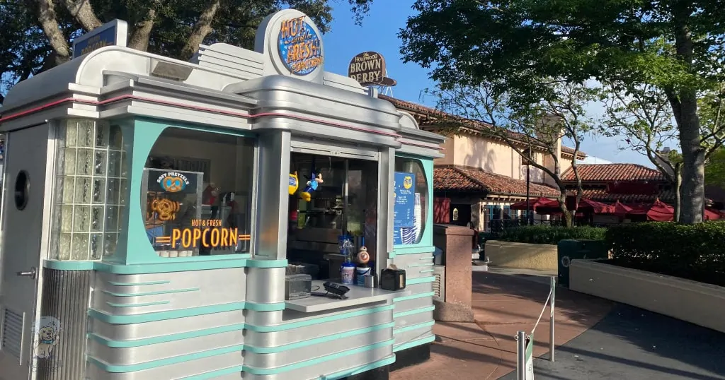 Popcorn stand in Hollywood Studios where you can get refills.