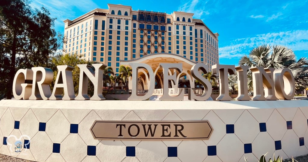 The entrance to the Gran Destino Tower entrance, when you enter into the resort, is quite breathtaking.